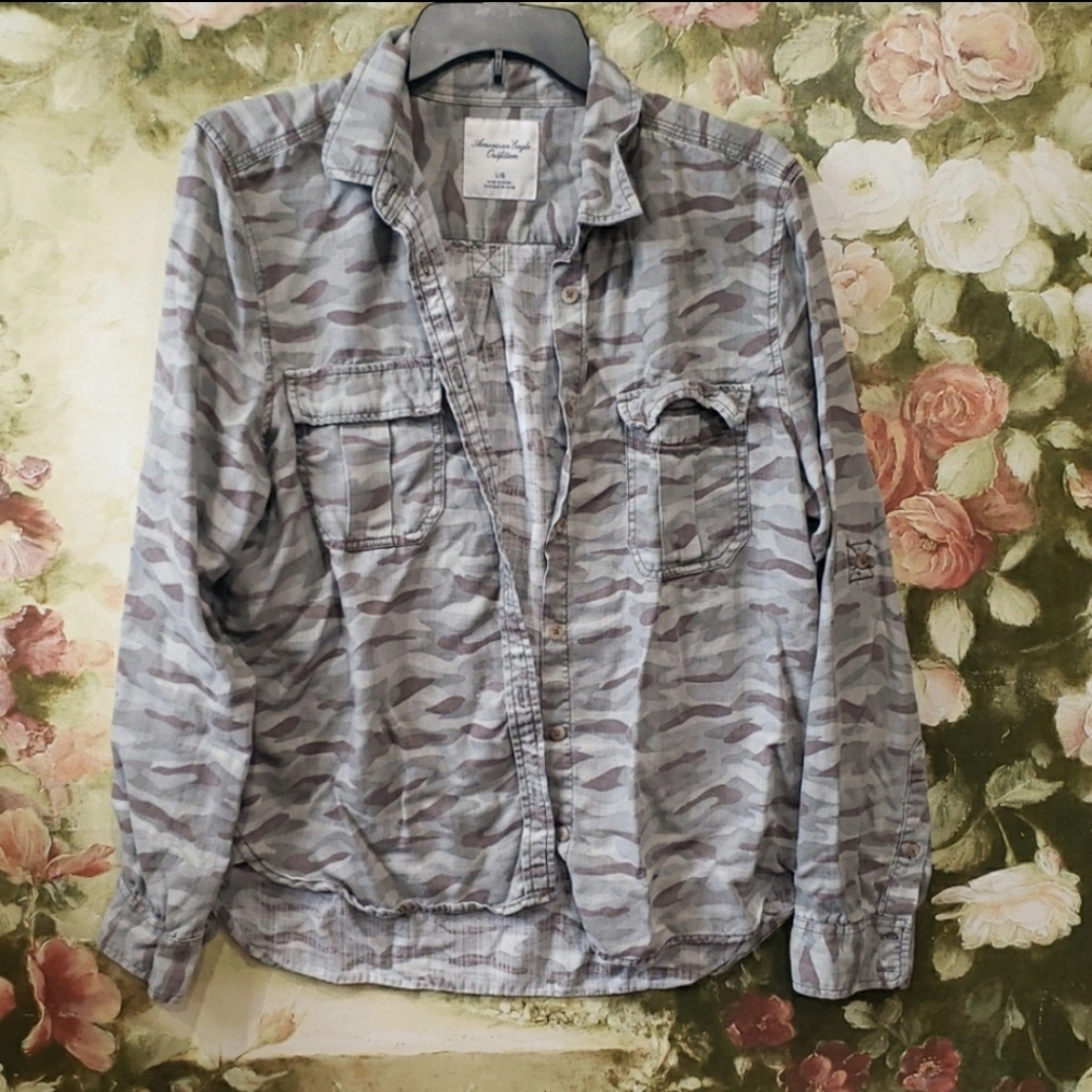 2/$10 American Eagle Sz L camo top